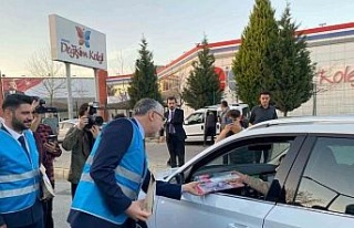 Bakan Işıkhan, sürücülere iftariyelik dağıttı