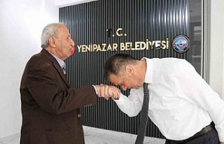 Başkan Ercan, vatandaşlarla bayramlaştı