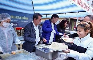 Başkan Yetişkin iftar sofrasında vatandaşlarla...