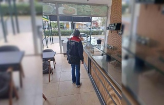Didim’de şekerleme ve tatlı satışı yapılan...