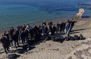 Dünya Su Günü’nde Kuşadası’nda kıyı temizliği...