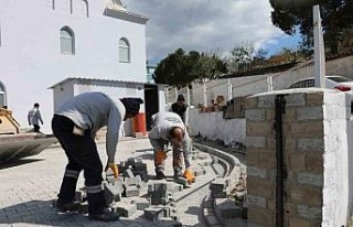 Efeler Belediyesi, Baltaköy Camii bahçesini yeniledi