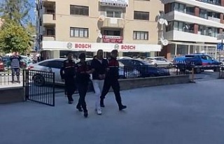 Eşini 20 balta darbesiyle öldüren zanlı Kuşadası’nda...