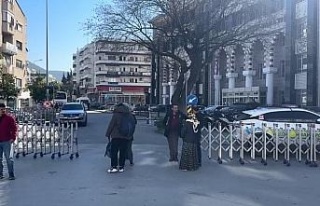 Husumetli iki ailenin kavgası Kuşadası’nda hayatı...