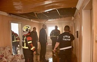 İtfaiye personelinin evinde çıkan yangın ekipleri...