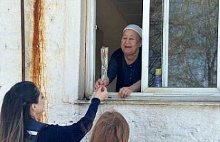 Jandarma yaşlı çınarları unutmadı