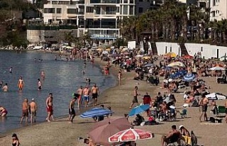 Kuşadası’na yaz geldi, plajlar doldu