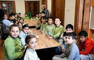Kuşadası’nda çocuklar şiir yazmanın püf noktalarını...