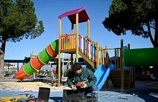 Kuşadası’nın parkları baharla birlikte yenileniyor