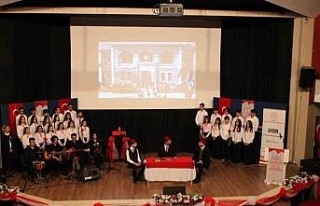 Lise öğrencilerinin gösterisi ayakta alkışlandı