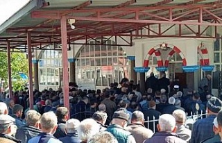 Minik Çınar Berk, dualarla son yolculuğuna uğurlandı