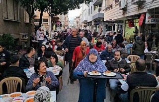 Nazilli’de Kuaförler Sokağı sakinleri iftarda...
