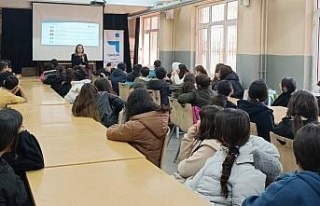 Öğrencilere meslek seçiminin önemi anlatıldı