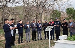 Şehit Kirez şehadetinin 21. yılında mezarı başında...