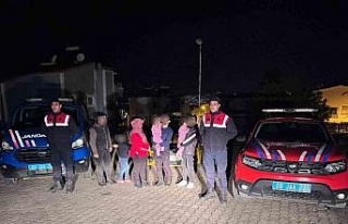 Sisam Adası’na yüzerek geçmeye çalışan düzensiz...