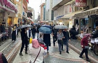 Yağmur alışverişe engel olmadı