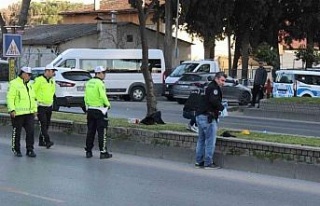 Yolun karşısına geçmek isterken otomobilin çarptığı...