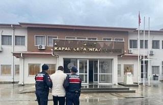 Aranan şahıslar jandarmadan kaçamadı