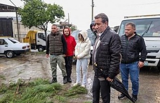 Başkan Yetişkin fırtınadan zarar gören bölgelerde...