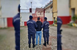 Çeşitli suçlardan aranan şahıslar jandarmadan...