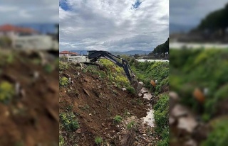 Geyre Mahallesi’nde dere yatakları temizleniyor
