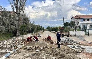 Karacasu’da yol ve kaldırım çalışmaları hız...