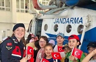 Minikler helikopter üssünde unutulmaz bir gün geçirdi
