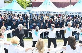 Serçin’deki Yılan Balığı Festivali vatandaşlardan...