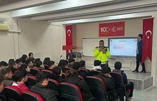 Sultanhisar polisi öğrencilere trafik güvenliği...