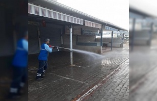 Akbük Semt Pazarı, belediye ekiplerince temizlendi