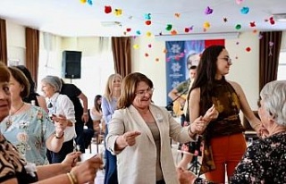 Başkan Gençay: "Annelerimizin yüzü hep gülsün"