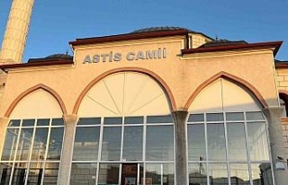 Öğle namazını kıldırdı, kalp krizi geçirip...
