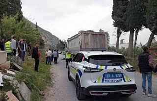 Söke’de feci kaza: Kamyonun çarptığı temizlik...