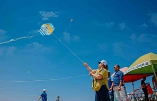 Akköy’de rengarenk uçurtmalar gökyüzünü süsledi