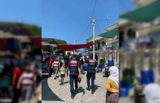 Jandarma pazaryerinde bilgilendirmede bulundu