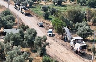 Büyükşehir Efeler’in yollarını yeniliyor