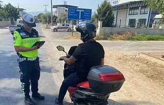Efeler’de motosiklet sürücülerine trafik bilgilendirmesi