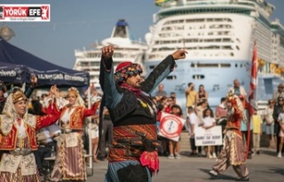 KUŞADASI’NDA ZAFER BAYRAMI COŞKUYLA KUTLANDI