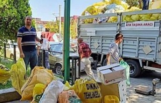 Zirai ilaç ambalajları kampanyasına çiftçiler...