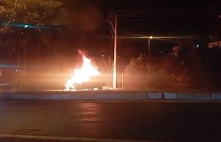 Alev topuna dönen otomobil kullanılamaz hale geldi