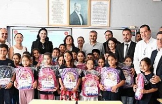 Aydın Büyükşehir’den öğrencilere okul çantası