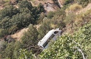 Aydın’da öğrenci servisi yoldan çıkıp uçuruma...