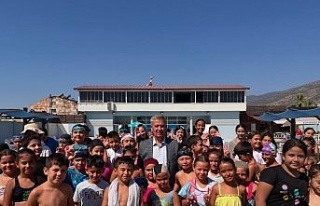 Başkan Erol: "260 çocuğumuza yüzme öğretmenin...