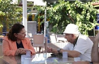 Başkan Gençay, halk pazarında vatandaşları dinledi