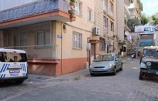 Kapının önüne koyulan çöp, ekipleri harekete...