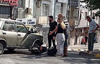 Otomobil ile elektrikli bisiklet çarpıştı: 2 yaralı