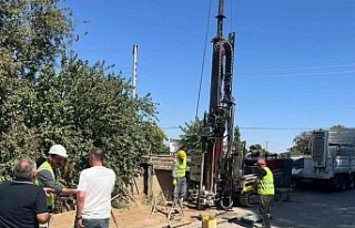 Taşkın riski oluşturan köprüde çalışmalar...