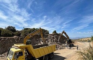 Yenipazar’da yol genişletme çalışmaları sürüyor