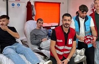 Aydın’da gönüllü öğrencilerden kan bağışı