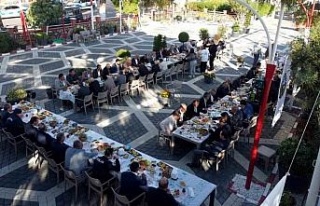 Başkan Özel, muhtarlarla kahvaltıda bir araya geldi